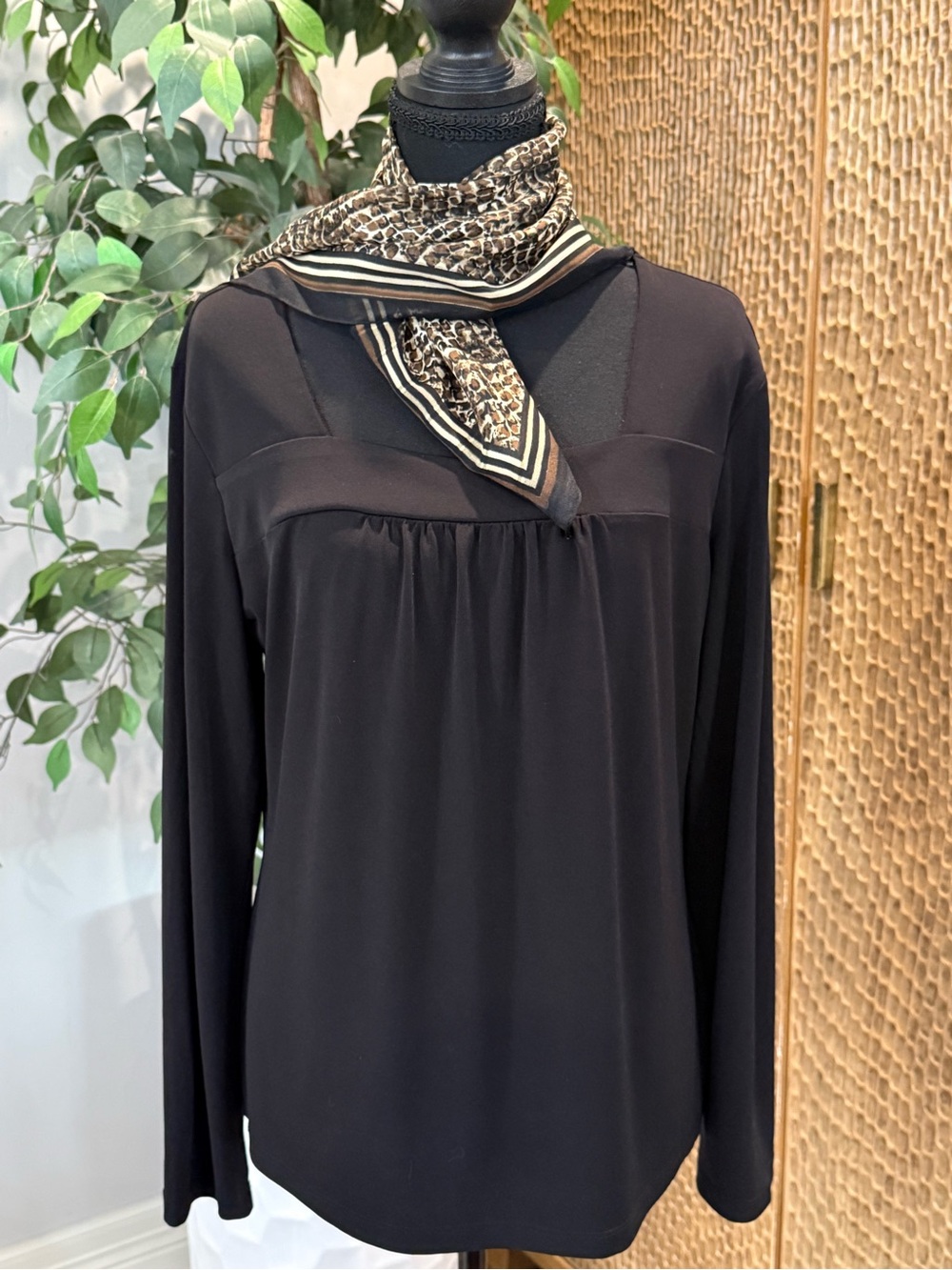 East 5th Black Long-Sleeve Women's Square Neck Blouse Women Large